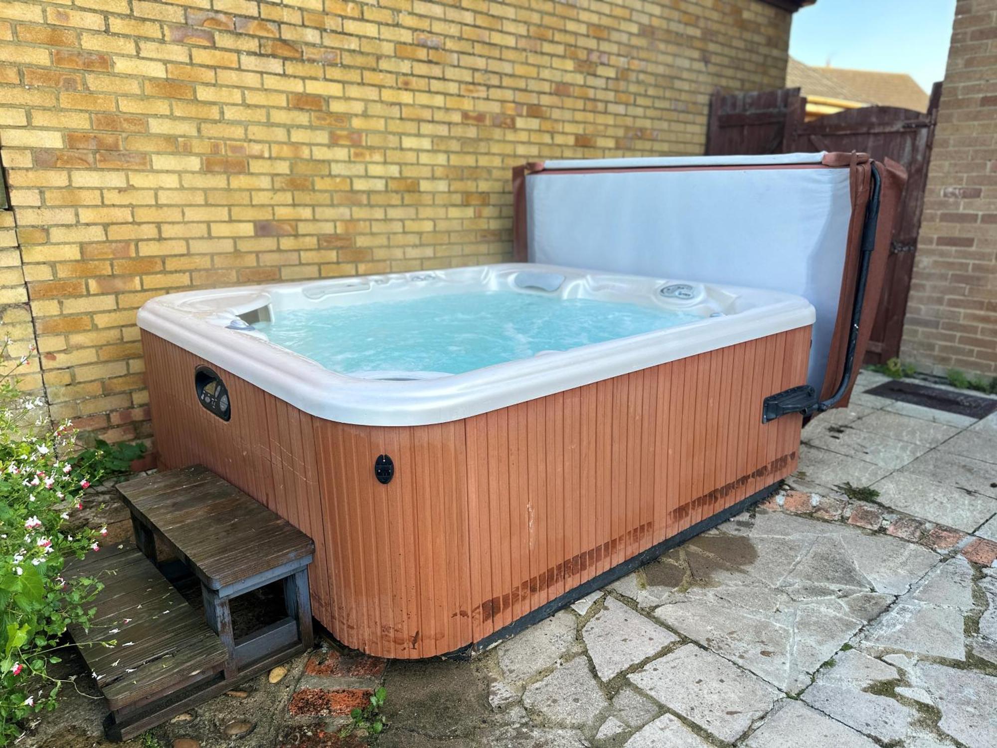 Kennedy Villa - 5 Bedroom House With Hot Tub, Wifi, Free Parkings, Close To Bicester Village 外观 照片