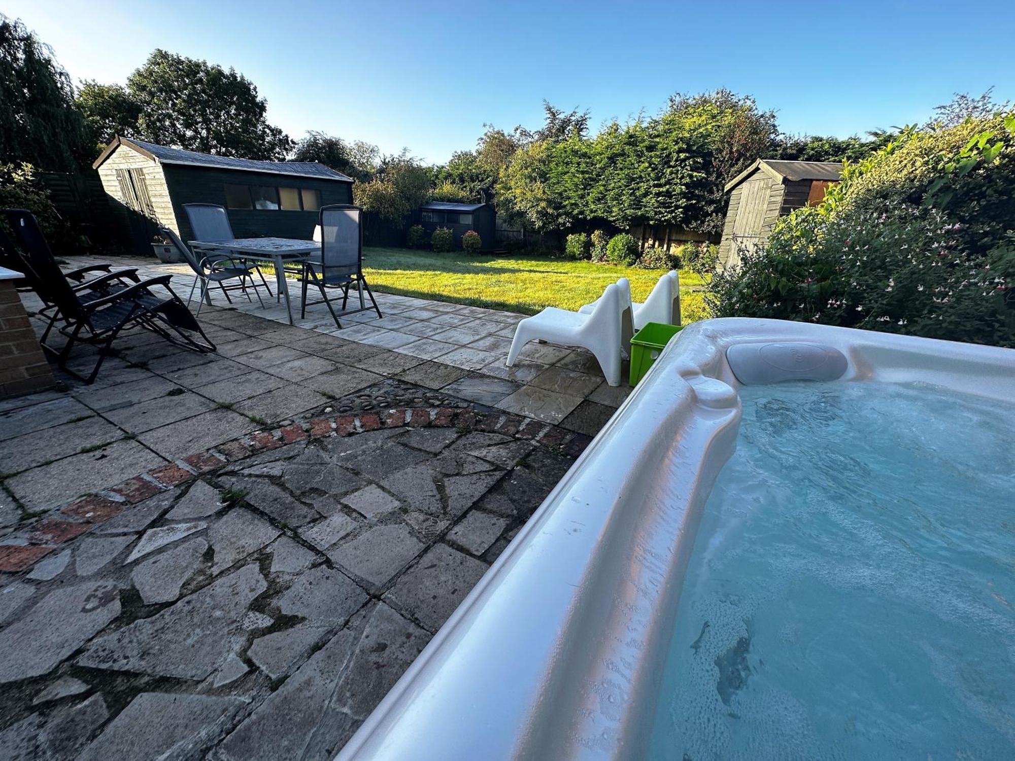 Kennedy Villa - 5 Bedroom House With Hot Tub, Wifi, Free Parkings, Close To Bicester Village 外观 照片