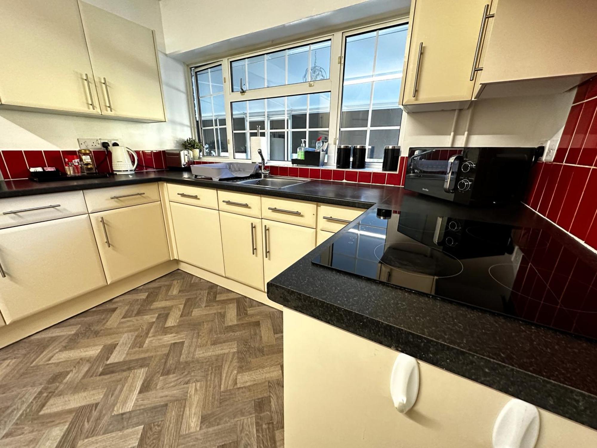Kennedy Villa - 5 Bedroom House With Hot Tub, Wifi, Free Parkings, Close To Bicester Village 外观 照片