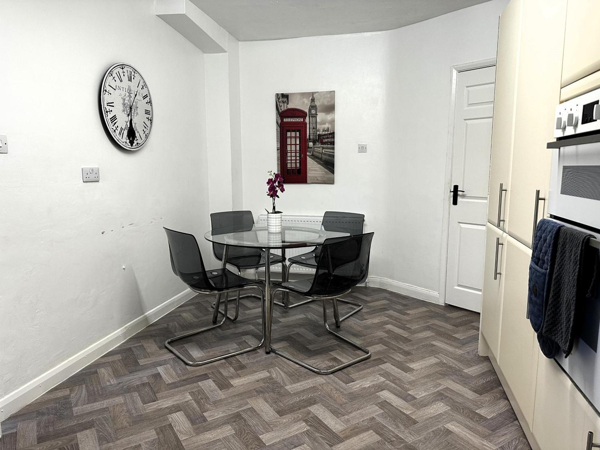 Kennedy Villa - 5 Bedroom House With Hot Tub, Wifi, Free Parkings, Close To Bicester Village 外观 照片