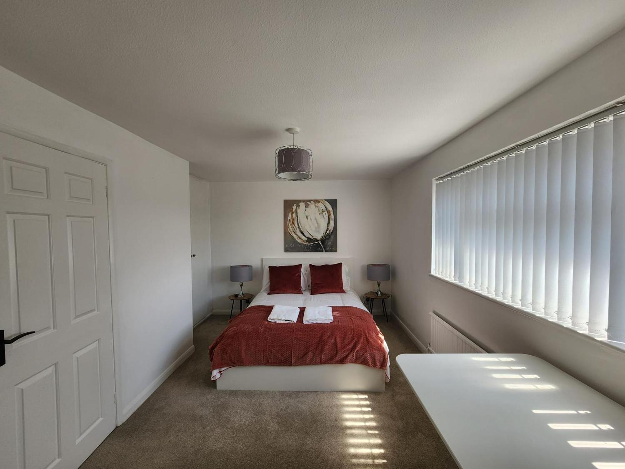 Kennedy Villa - 5 Bedroom House With Hot Tub, Wifi, Free Parkings, Close To Bicester Village 外观 照片