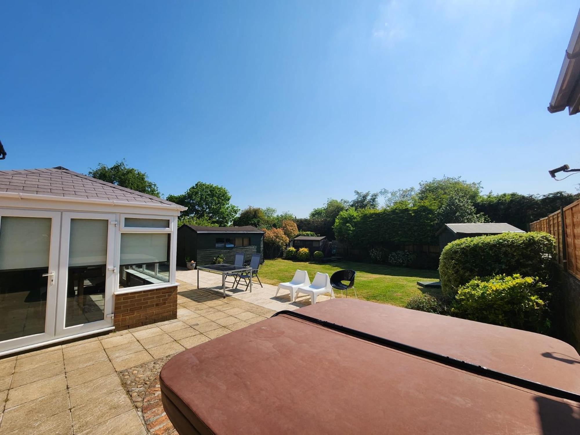 Kennedy Villa - 5 Bedroom House With Hot Tub, Wifi, Free Parkings, Close To Bicester Village 外观 照片