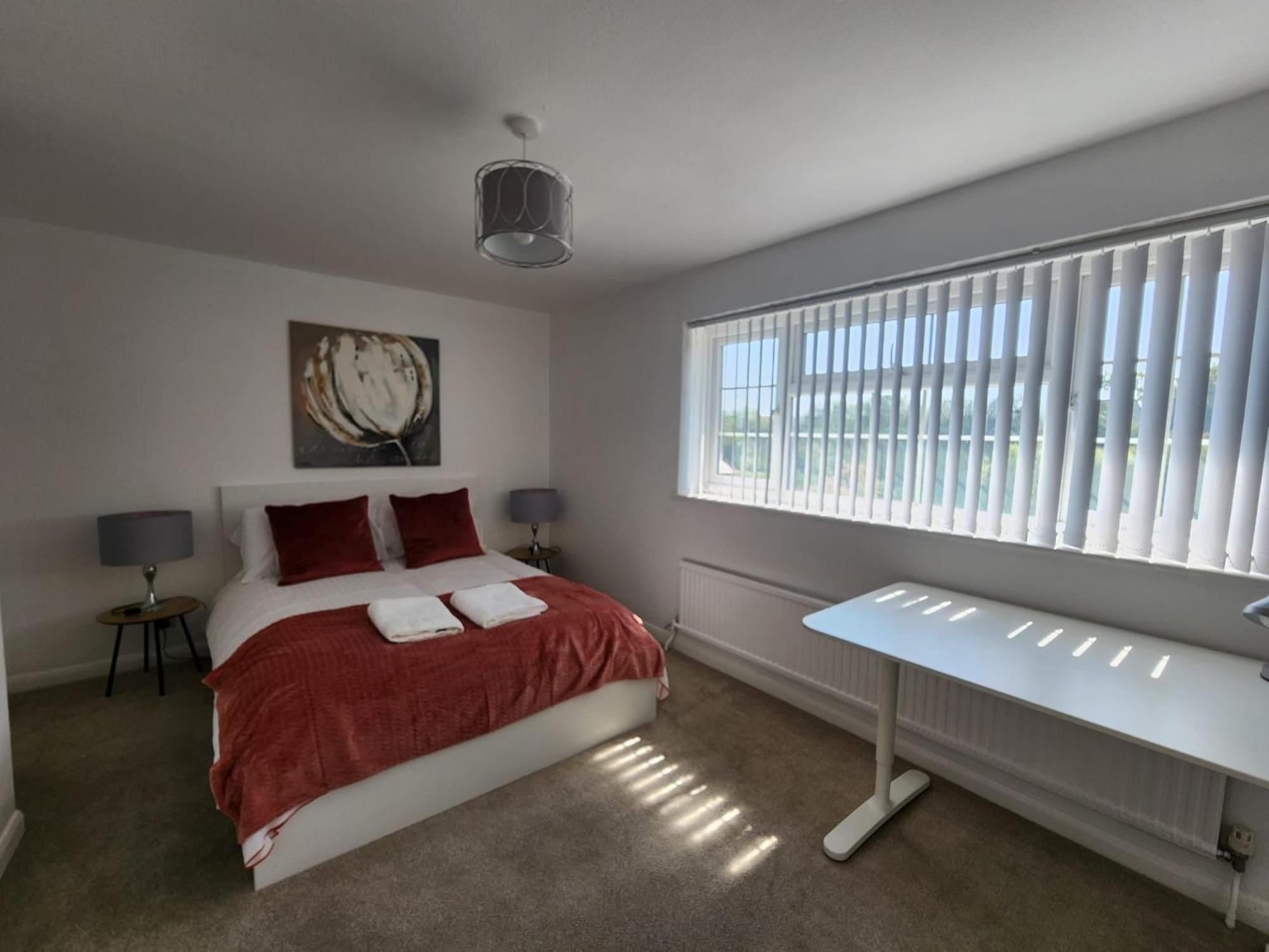 Kennedy Villa - 5 Bedroom House With Hot Tub, Wifi, Free Parkings, Close To Bicester Village 外观 照片