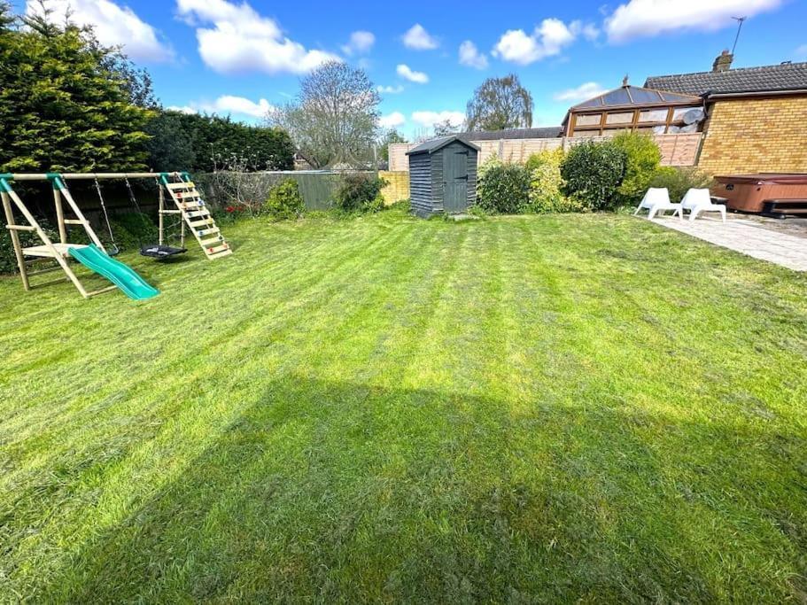 Kennedy Villa - 5 Bedroom House With Hot Tub, Wifi, Free Parkings, Close To Bicester Village 外观 照片